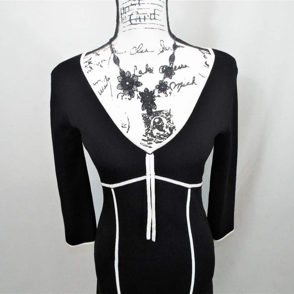BCBGMaxAzria Black and White V-Neck Ribbed Knit Sweater Dress Size Small - Picture 2 of 10